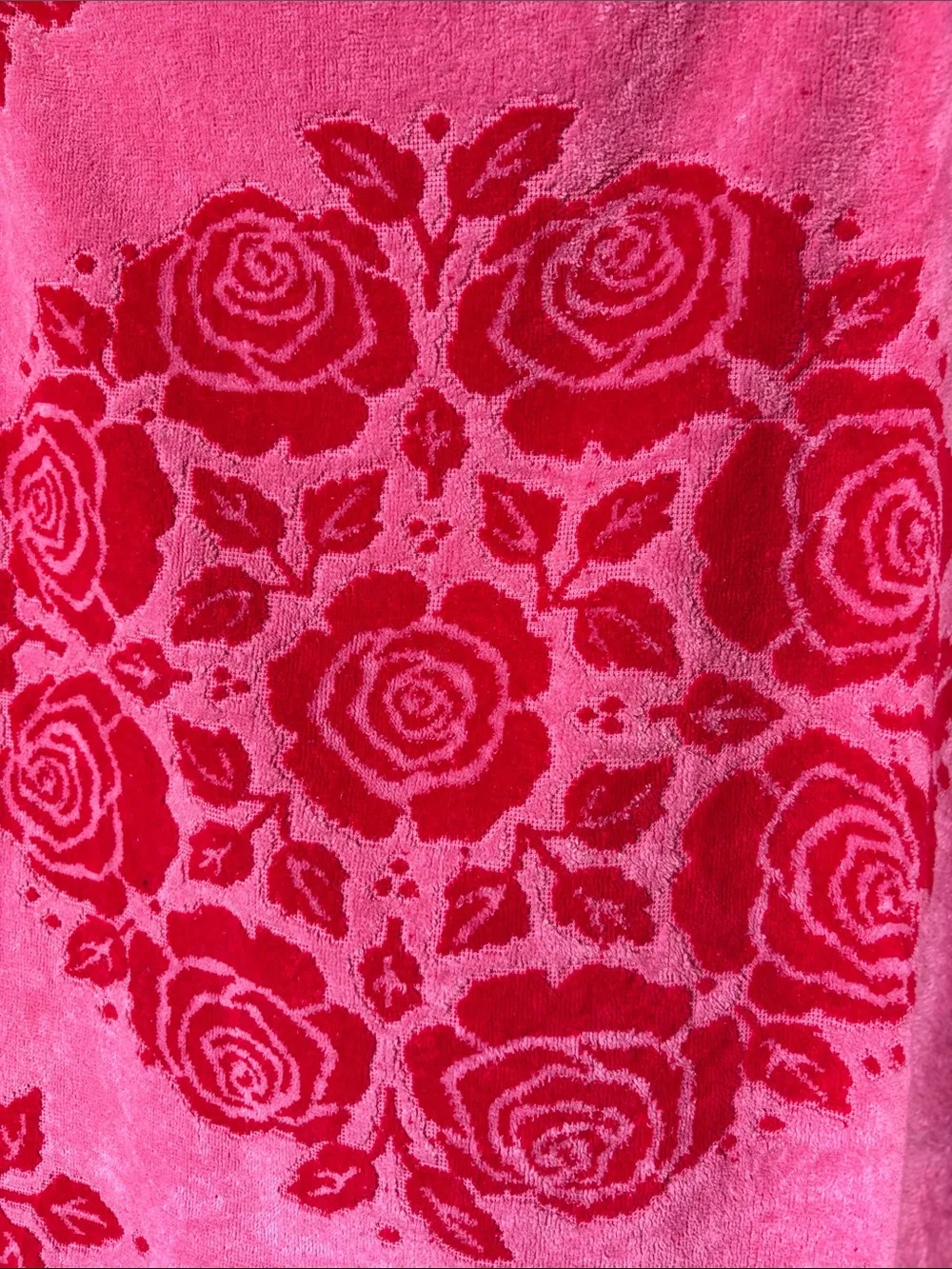Gorgeous Vintage Bath Towel Velvet Like Pink and Red Floral Terry Cloth 42x26